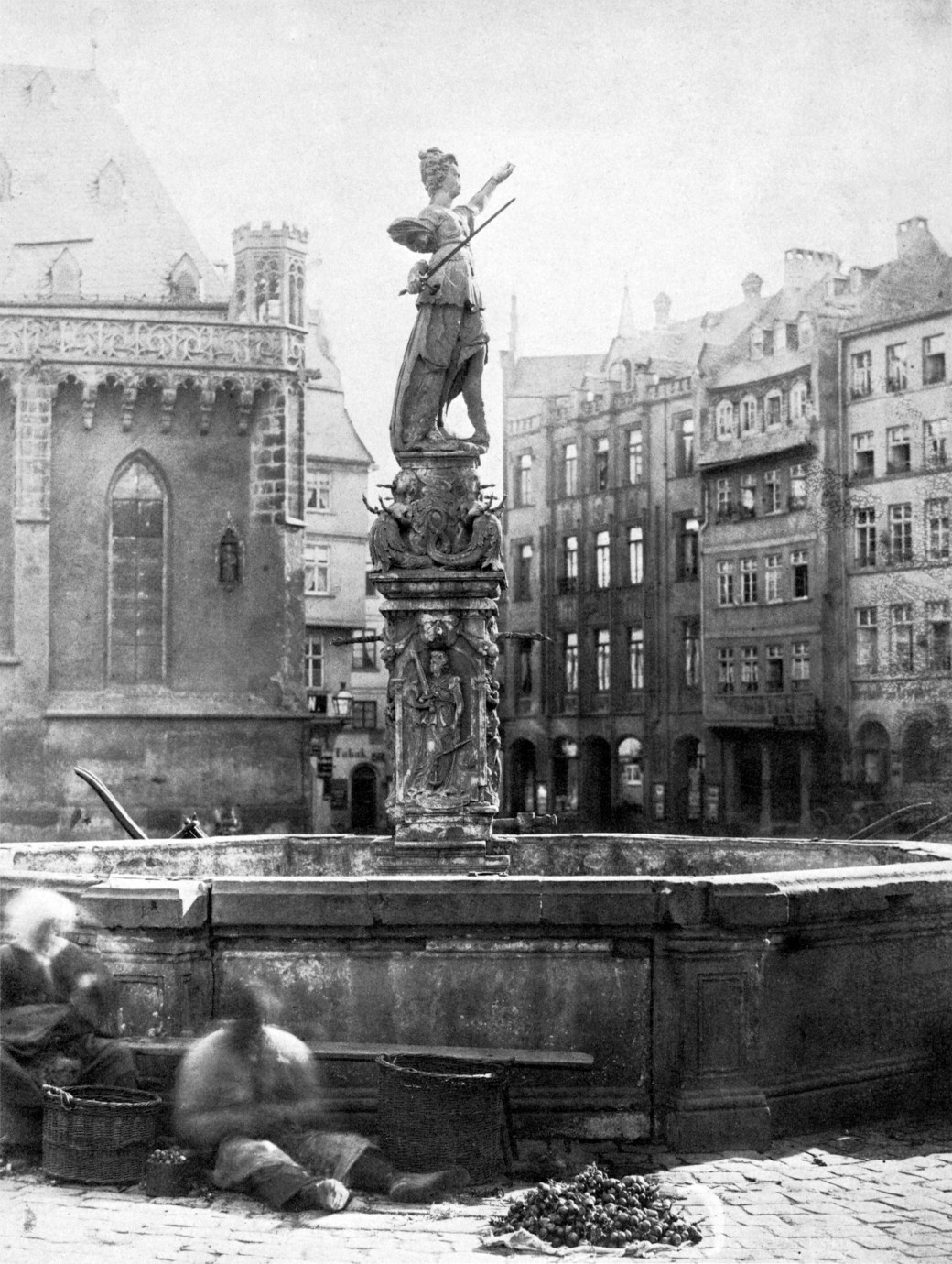 Frankfurt_Am_Main-Gerechtigkeitsbrunnen_von_Nordosten-Carl_Friedrich_Mylius-um_1865