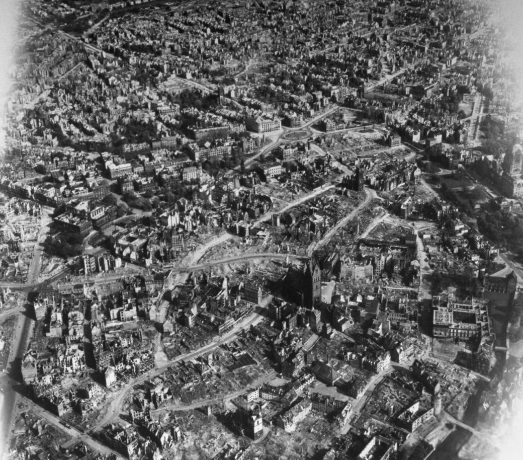 USAAF_Hannover_Innenstadt_1945