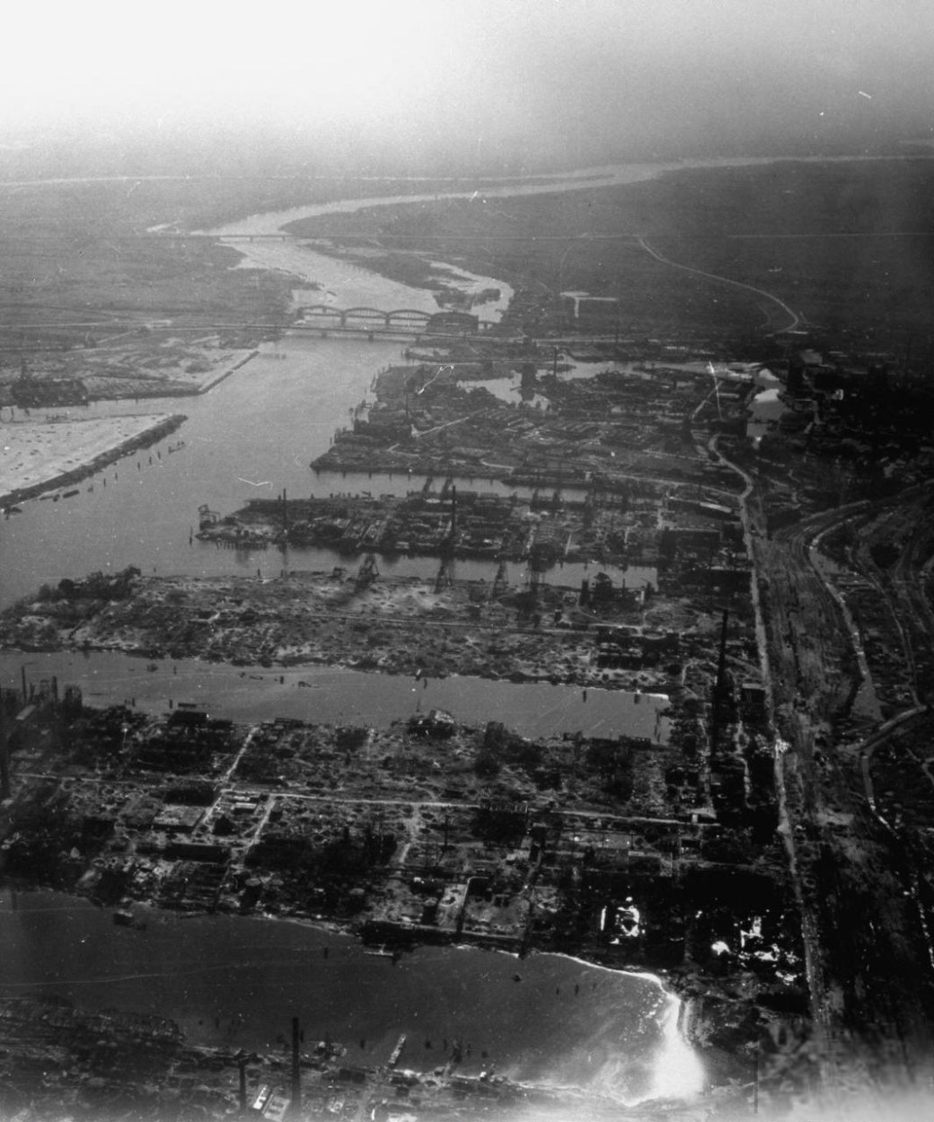 USAAF_Harburg_Seehafen_1945
