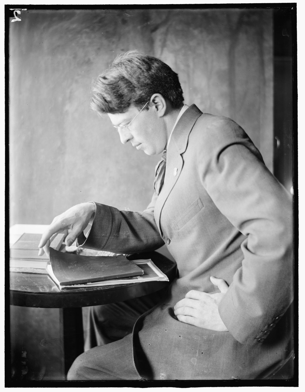 Clarence_White_Sr_by_Gertrude_Käsebier